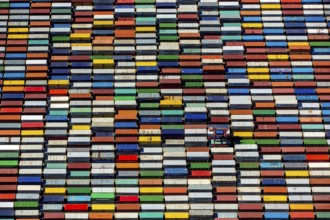 Straddle carrier, container transporter, container port Hamburg, CTA, Container Terminal