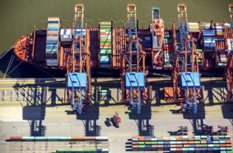 Hanjin container ship, container loading, container gantry cranes, container cranes, container