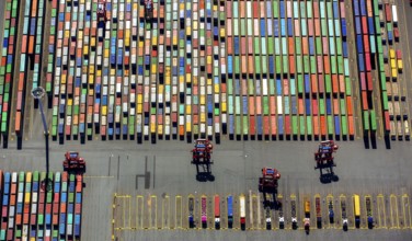 Straddle carrier, container transporter, container port Hamburg, CTA, Container Terminal