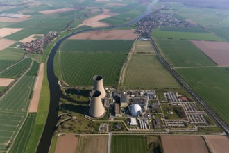 Nuclear power plant Grohnde, nuclear power plant, nuclear power plant on the Weser, cooling towers,