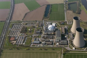 Nuclear power plant Grohnde, nuclear power plant, nuclear power plant on the Weser, cooling towers,