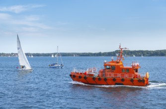 Pilot boat expires, pilot duty for Kiel Canal, Holtenau station, international shipping, sailboats,