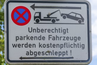 Traffic sign at Holtenauer Hafen, parking ban, towing unauthorized vehicles, picture, tow truck,
