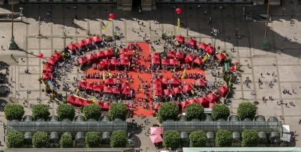Hamburg City Hall, The Parliament of the Free and Hanseatic City of Hamburg, red pavilions in front