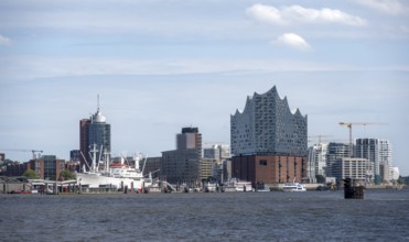 View across the Elbe to modern HafenCity buildings, Elbphilharmonie and Columbushaus, Hamburg,