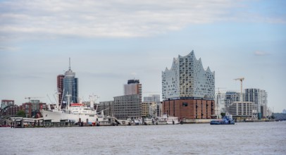View across the Elbe to modern HafenCity buildings, Elbphilharmonie and Columbushaus, Hamburg,