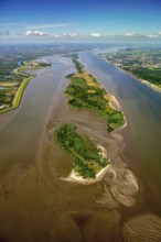 Elbe, tidal flats at low tide on an island in the Elbe near Wedel and Jork, Wedel, Lower Saxony,
