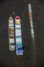 Bulk carrier lying in the harbour of Hamburg, Hamburg harbour, Elbe, Hamburg, Free and Hanseatic