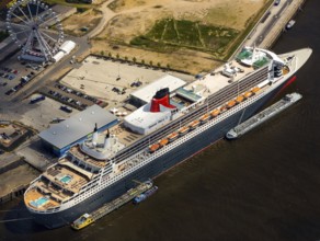Cruise terminal, Unilever House cruise ship Queen Mary 2, Hamburg harbour, Elbe, Hamburg, Free and