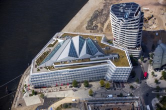 Cruise terminal, Unilever House cruise ship Queen Mary 2, Hamburg harbour, Elbe, Hamburg, Free and