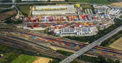 Container terminal Regensburg, transhipment station Regensburg, container gantry cranes, logistics,