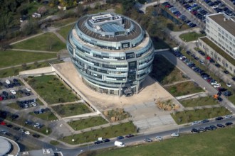Office tower Heise headquarters in Hanover in spherical shape, Heise Medien GmbH & Co KG, Heise