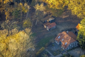 Aerial view, Rayener Berg, heritage-protected farm at Bergweg 16, Rayen, Neukirchen-Vluyn, Ruhr