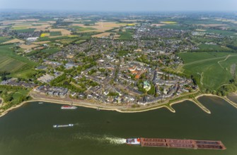 Aerial view, town view Rees, river Rhine, catholic church St. Mariä Himmelfahrt, Rheinterrassen