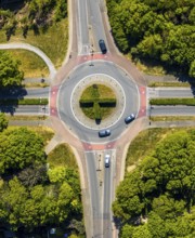 Aerial view, roundabout with green trees, cross symbol, Nordtraße, Grünstraße, Wesel, Ruhr area,
