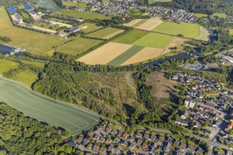 Aerial view, district Echthausen, Wasserwerke Westfalen GmbH, Im Ruhrfeld, river Ruhr, cross in a