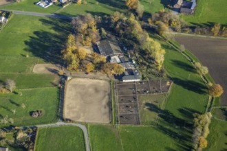 Aerial view, riding club Prinz-Friedrich, Krefelder Straße, Neukirchen, Neukirchen-Vluyn, Ruhr