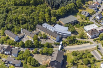 Aerial photo, Gymnasium der Stadt Lennestadt, Altenhundem, Lennestadt, Sauerland, North