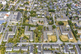 Aerial photograph, Platte Heide residential area, Platte Heide primary school, Menden, Sauerland,