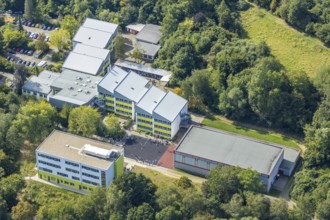 Aerial photo, school Am Gelben Morgen, pupils in the schoolyard, pandemic fear, corona virus,
