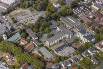 Aerial view, Hönne Berufskolleg, Kreissporthalle Menden, Kath. Kirche St. Walburgis, Kissing GmbH,