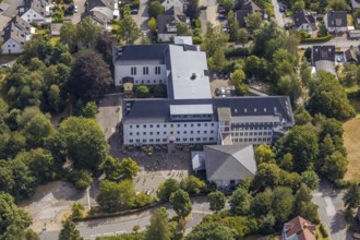 Aerial photograph, Städt. Realschule Menden, Klosterstraße, Menden, Sauerland, Märkischer Kreis,