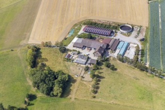 Aerial view, farm Am Riekenbrauck, Menden, Sauerland, Märkischer Kreis, North Rhine-Westphalia,