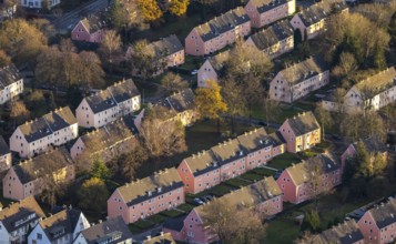 Aerial view, residential area Reichenbacher Weg, terraced houses with pink facade, Soest, Soester
