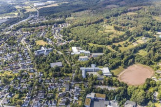 Aerial view, Am Gelben Morgen Hauptschule, Städt. Comprehensive school, sports ground, Menden,