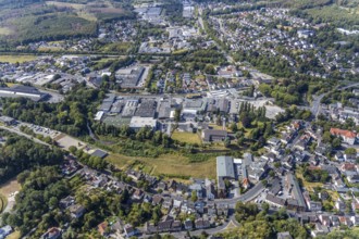 Aerial view, industrial estate Am Törnigskamp, river Hönne, Menden, Sauerland, Märkischer Kreis,