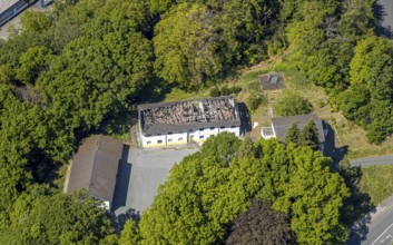 Aerial view, burnt down, destroyed OBDACHLOSENASY, former company building Autoreifen und Autoteile