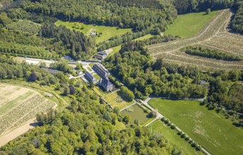 Aerial view, Neuenhof Castle, castle garden, Elspetal, Lüdenscheid, Märkischer Kreis, Sauerland,
