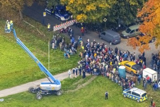 Aerial photo, thousands of spectators watched with great interest as the Gersteinwerk chimney was