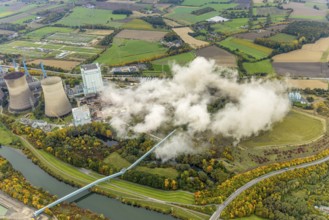 Aerial photo, thousands of spectators watched with great interest as the Gersteinwerk chimney was