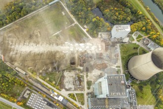 Aerial photo, thousands of spectators watched with great interest as the Gersteinwerk chimney was