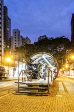 Estação tubo de ônibus. Curitiba, Paraná, Brasil. / Tube bus stop. Curitiba, Parana, Brazil