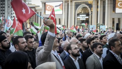 Gaziantep, Türkiye – October 11, 2025: Sehitkamil Mayor Umut Yilmaz takes part in a pro-Gaza march