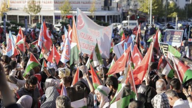 Gaziantep, Türkiye – October 11, 2025: Thousands of Turkish citizens take part in a large