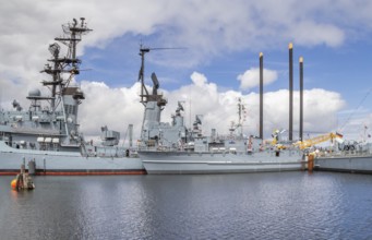Anchoring warships seen in Northern Germany