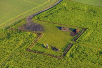 HULLERN 16.12.2020 Grassland- Structures of a field and meadow landscape and agricultural storage