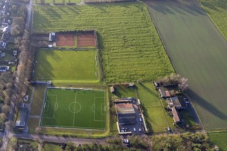 Aerial view of the football ground ofDJK Blau-Weiß Lavesum 1931 and tennis court in the district