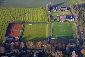 Aerial view of the football ground ofDJK Blau-Weiß Lavesum 1931 and tennis court in the district