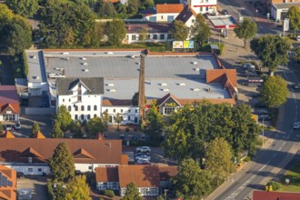 Aerial photograph, WEZ supermarket, stork's nest on the chimney of the Alte Kornbrennerei, Hille,