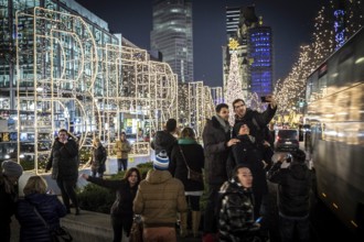 DEU Germany Germany Berlin Scene at the Christmas market at the Gedächniskirche in
