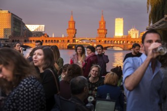 DEU Germany Germany Berlin Sunset on the terrace of the Fluxbau with the Oberbaum Bridge in the