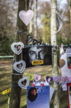 DEU Germany Germany Berlin A tree with fan mail to Michael Jackson has been erected in the