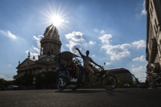 DEU Germany Germany Berlin A rickshaw driver shows his passengers the city