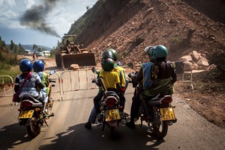 RWA RWANDA Rwanda Rusumo Road blockade during construction work on the border to Tanzania