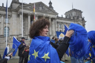 DEU Germany Germany Berlin Demonstration for a strong Europe by Puls of Eirope in front of the