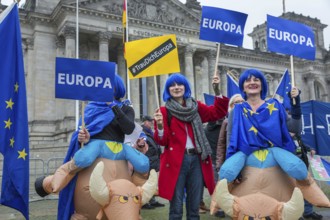 DEU Germany Germany Berlin Demonstration for a strong Europe by Puls of Eirope in front of the
